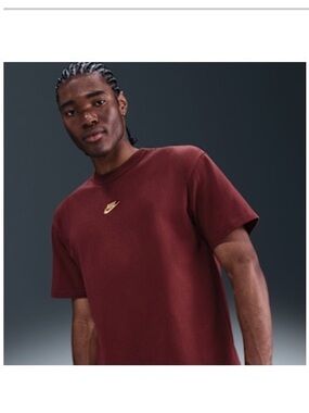 Nike Maroon Mens T-Shirt in size Large with Gold Swoosh emblem. NWT.